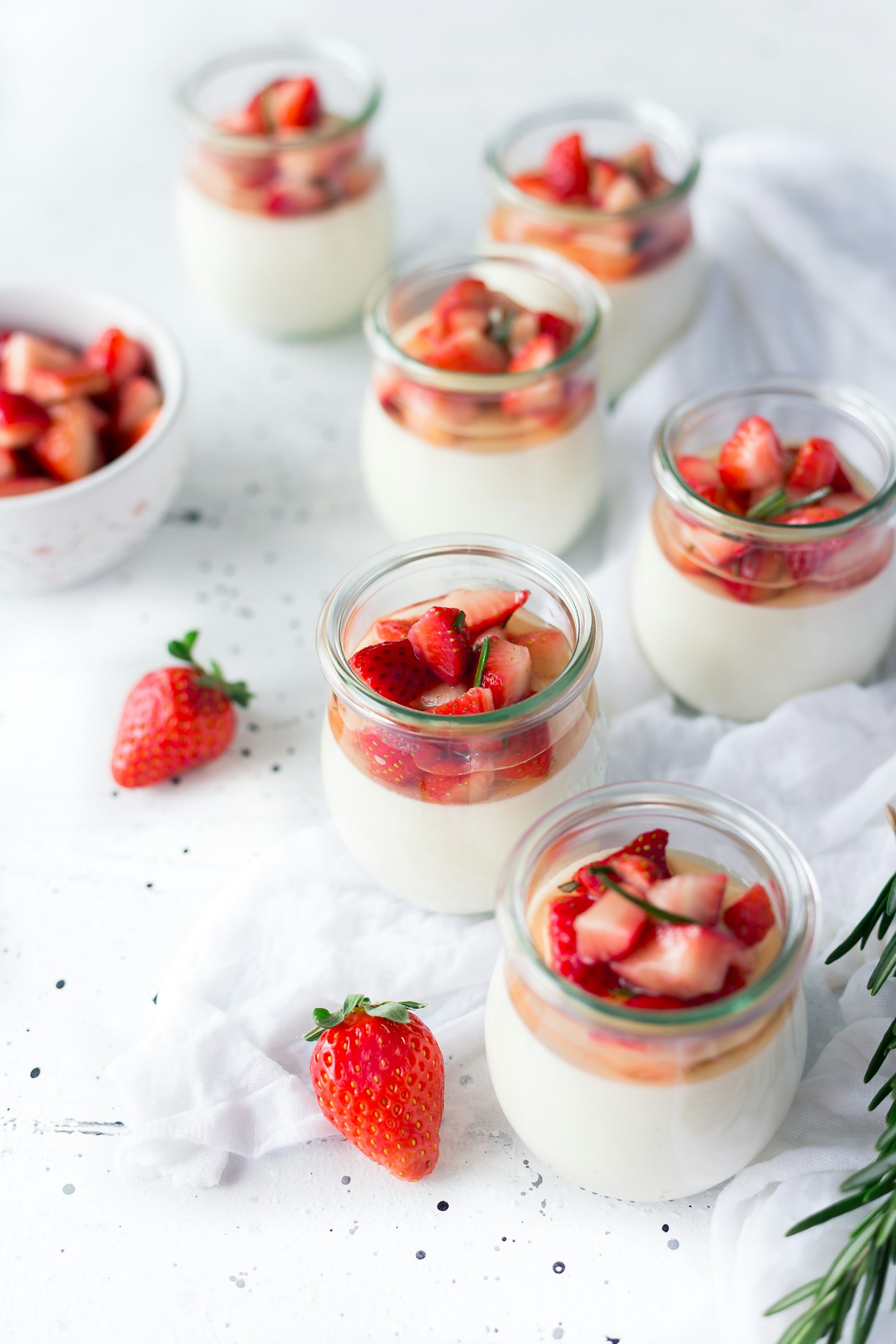 Zitronensorbet mit frischer Minze